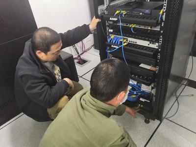 ?？悼h政務(wù)服務(wù)和大數(shù)據(jù)管理局 爭(zhēng)分奪秒搶修 確保信息光纜暢通 信息系統(tǒng)運(yùn)行維護(hù)服務(wù)